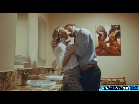 ❤️ Nalika pirang busty seduces anjeun dina restroom umum ❤❌ porno dina su.porngifmag-com.ru ❌️